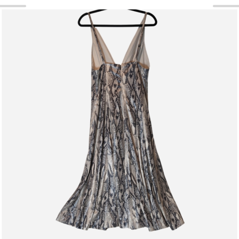 Elegant Snake Print V-Neck Dress - Picture 7 of 11